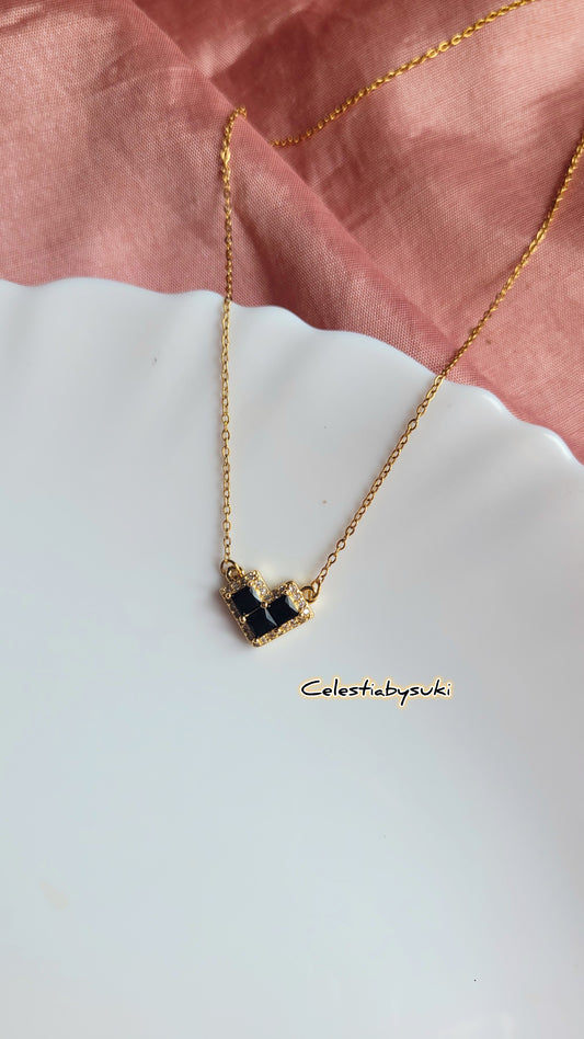 ✨Noir Heart Pendant✨