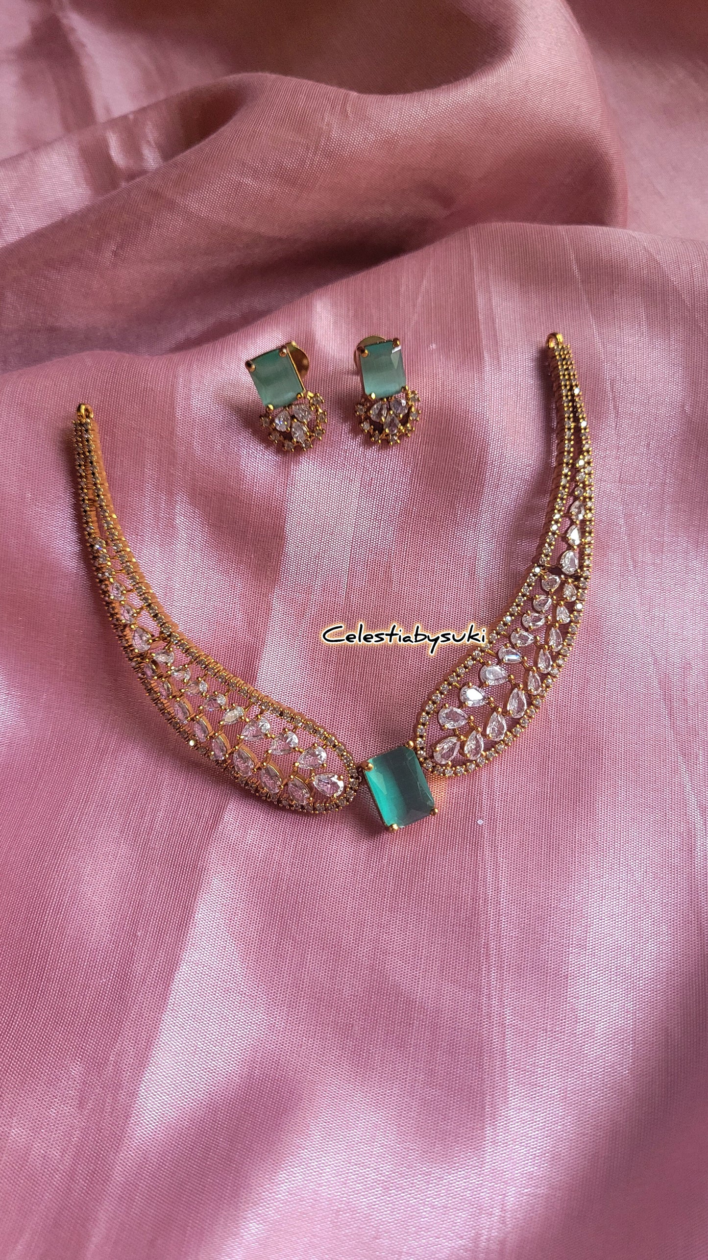 ✨ Emerald Aura Necklace Set